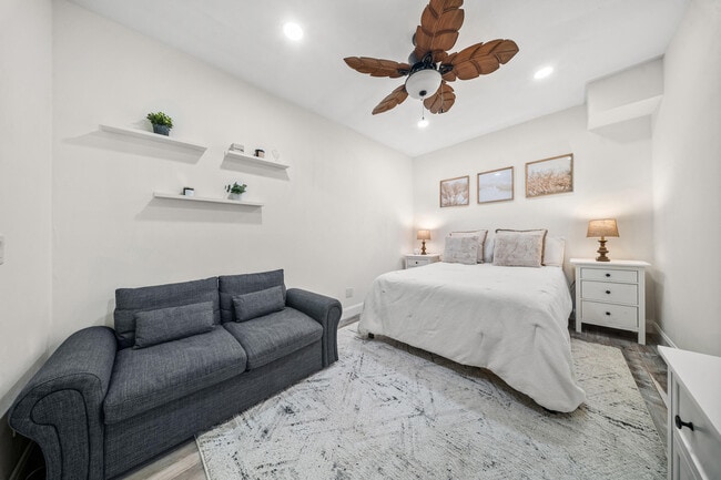 Building Photo - 7903 Plantation Lakes Dr