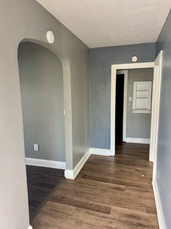 Building Photo - 314 Browns Ferry St