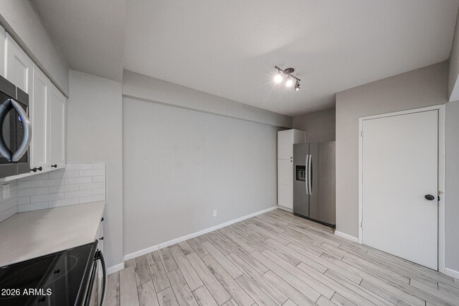 Building Photo - 351 E Thomas Rd