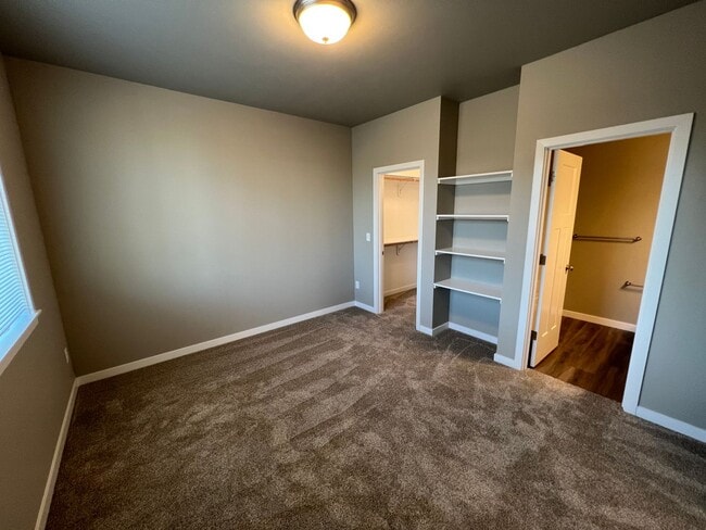 Building Photo - NEW 4 Bedroom / 4.5 Bath Townhome. A/C in every bedroom