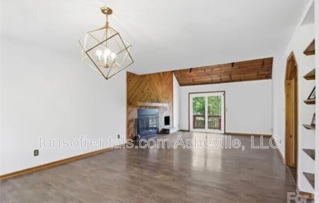 Building Photo - 207 Wood Dale Dr