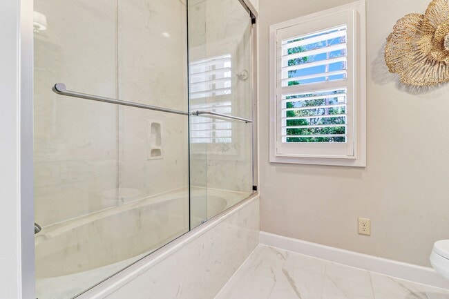 Building Photo - Spectacular Sea Pines Home - Marsh/Water Views!