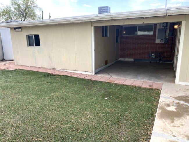 Building Photo - 7268 E Eastview Dr