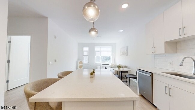 Building Photo - 1181 Morris Ave