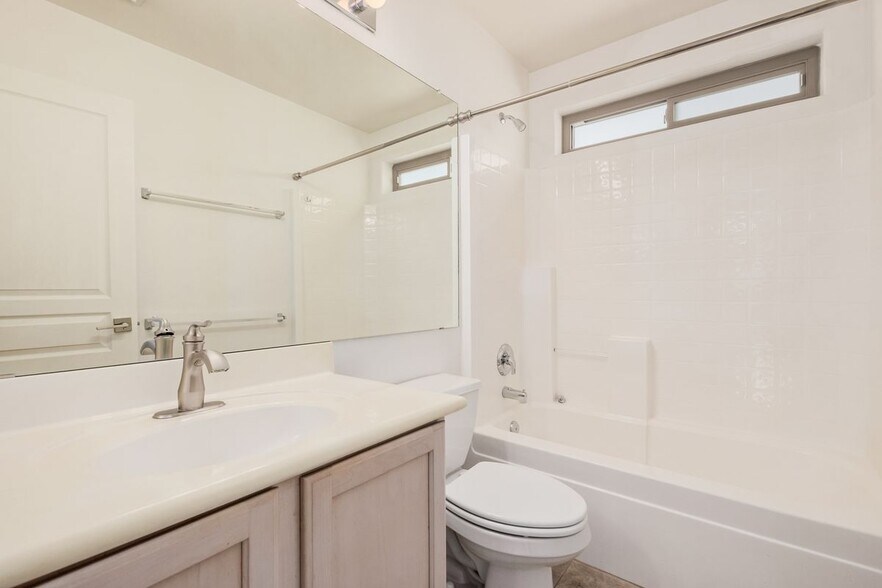 Building Photo - 3022 E Captain Dreyfus Ave