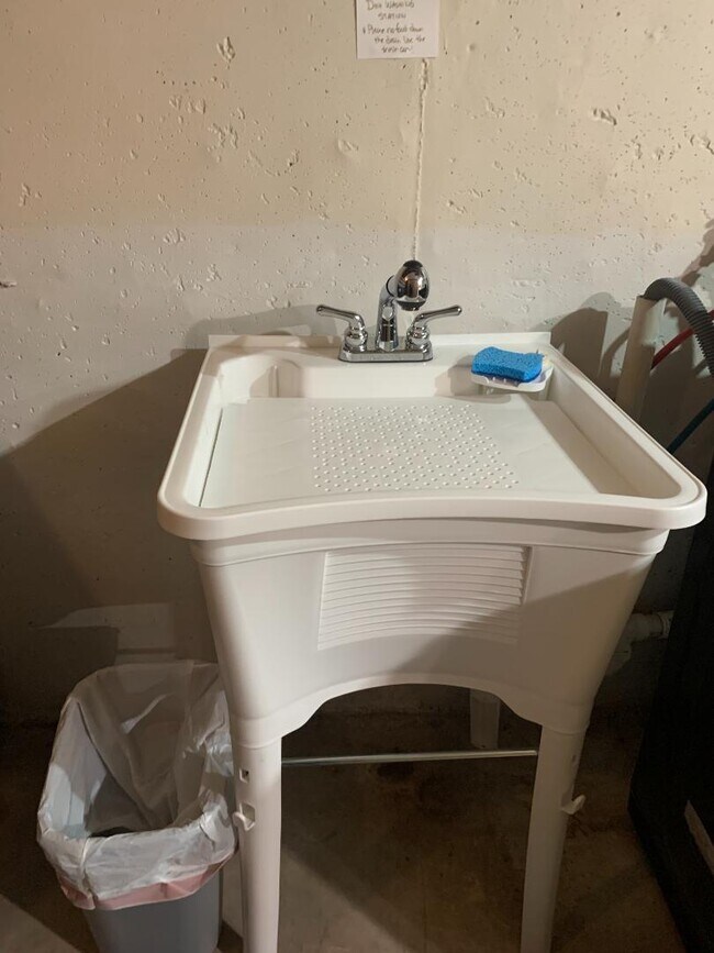 Building Photo - 2709 Highland Dr