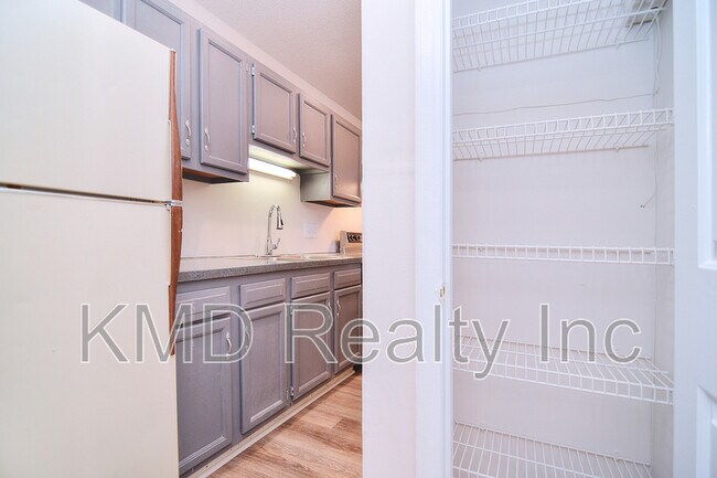 Building Photo - 6120 Meadow Rose Ln