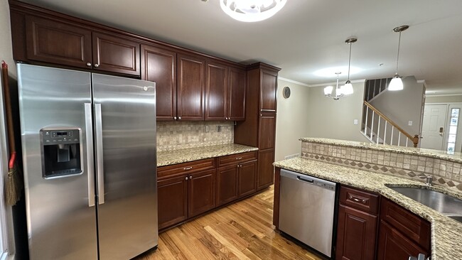 Building Photo - 45 Bristol Ct