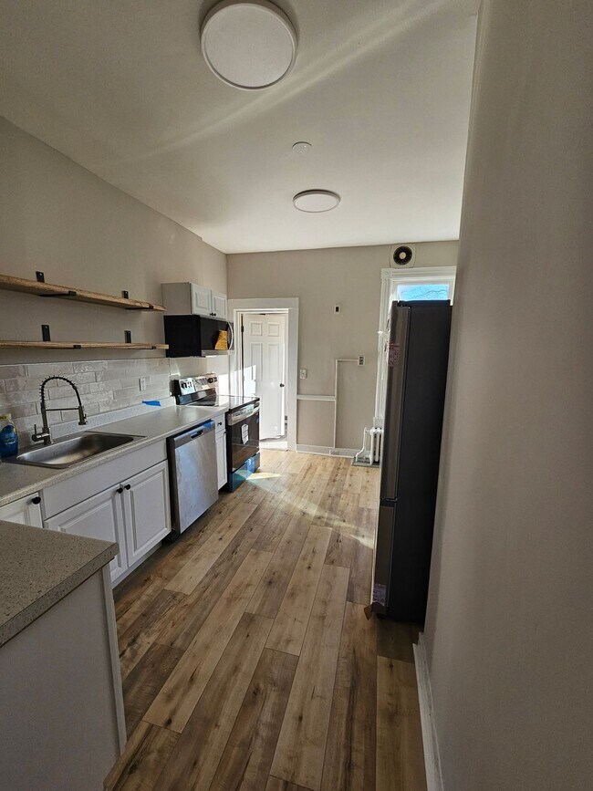 Building Photo - 3 Bedroom Apartment - Kingston, NY