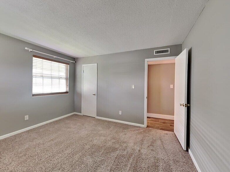 Building Photo - 1500 Gay Rd