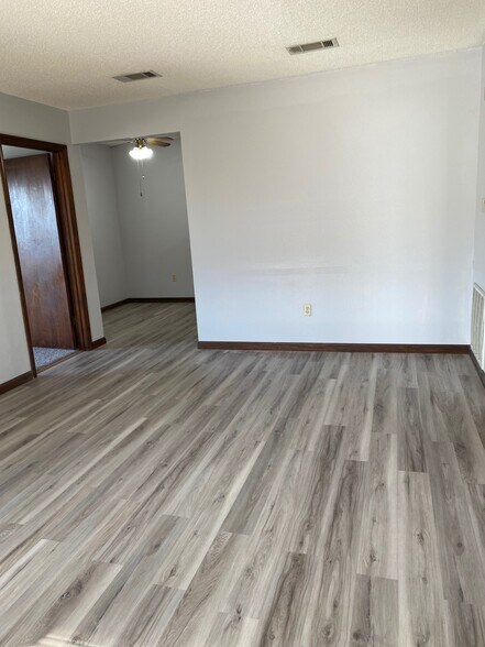 Building Photo - 6317 Quin Dr