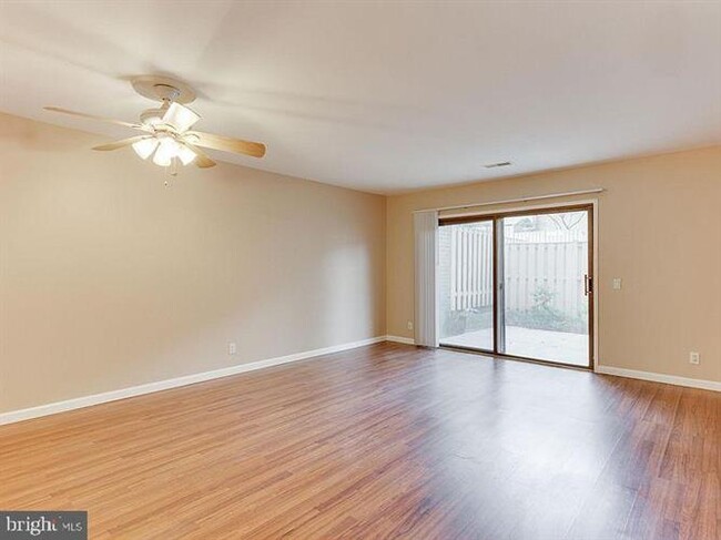 Building Photo - 2621 Glengyle Dr