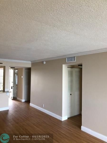 Building Photo - 114 Lake Emerald Dr