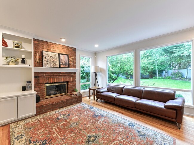 Building Photo - Stunning and Elegant 4+ Bedroom on Park-Like Lot Pine Lake Estates Sammamish