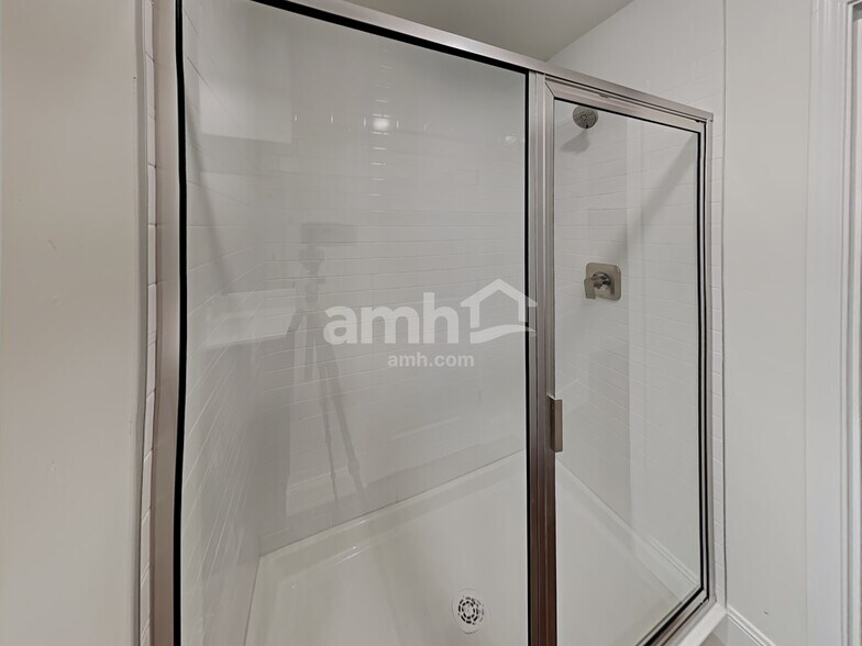 Building Photo - 3324 Fields Ave