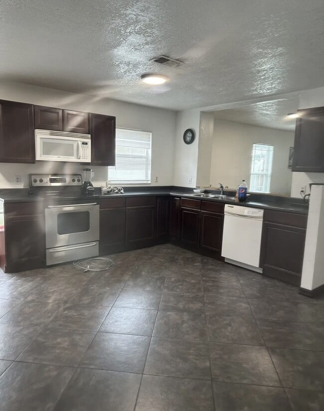 Building Photo - 3228 Bearclaw Way