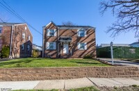 Building Photo - 658 Willow Ave