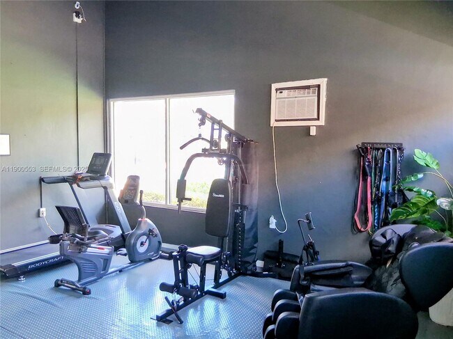 Building Photo - 2571 Aragon Blvd