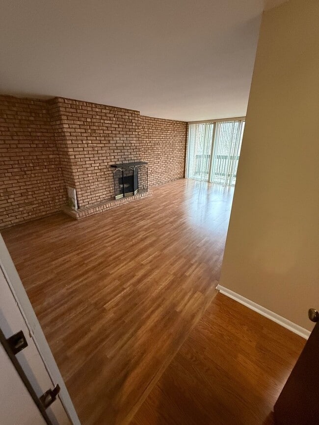 Building Photo - 5500 Hillcrest Ln