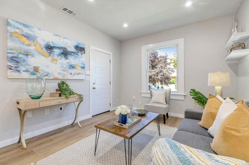 Building Photo - 336 E Washington Ave