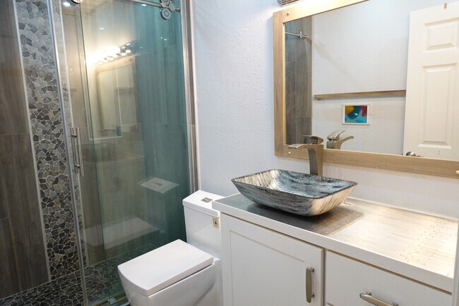 Building Photo - 2714 Vienna Pl