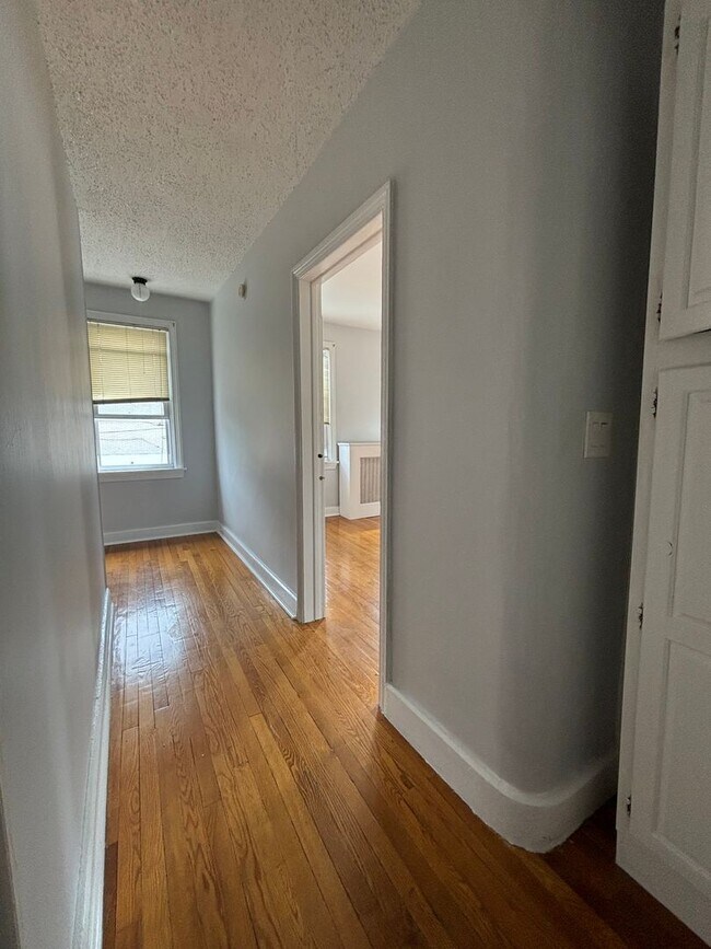 Building Photo - 410 Wyandotte St