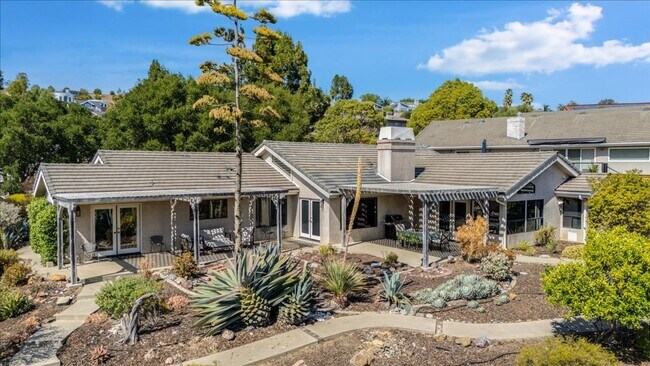 Building Photo - 271 Twin Ridge Dr