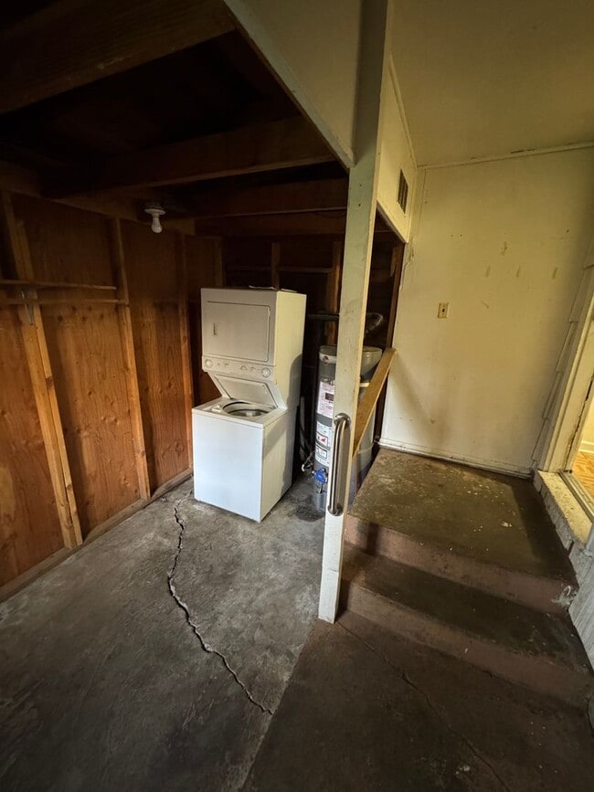 Building Photo - 2 Bedroom ~ 1 Bathroom House in SW Corvallis