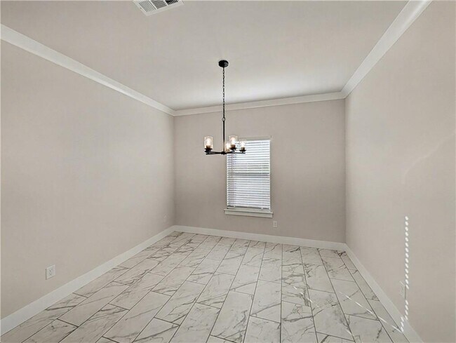 Building Photo - 6907 SW High Meadow Blvd