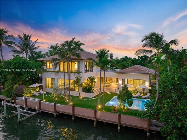 Building Photo - 1200 NE 87th St