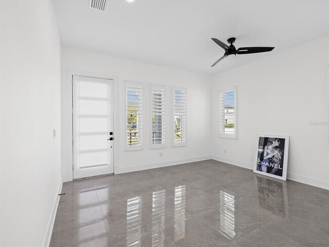 Building Photo - 5002 W Idaho St