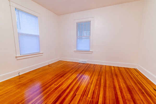 Building Photo - 527 Eldon St