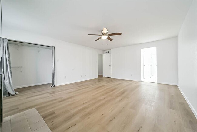 Building Photo - 9850 Pagewood Ln
