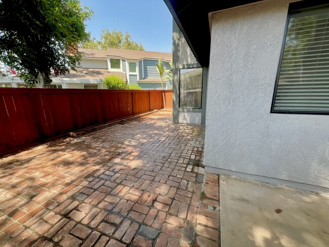 Building Photo - 827 El Paso Ct