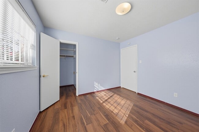 Building Photo - 7015 Pella Dr