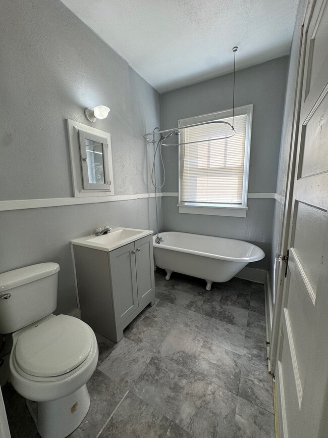 Building Photo - 303 N 17th St