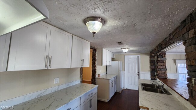 Building Photo - 2181 Brandon St