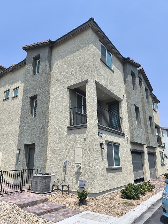 Building Photo - 6925 Crimson Shadow St