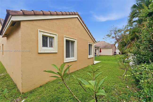 Building Photo - 1004 Golden Cane Dr