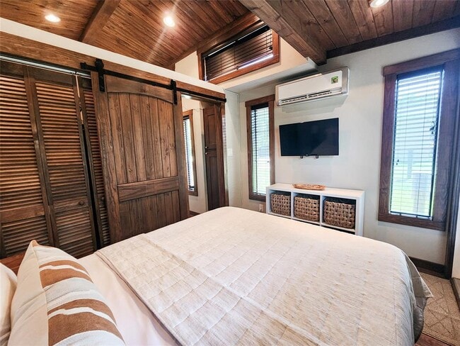 Building Photo - 300 Park Ave