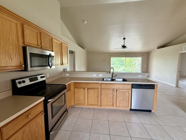 Building Photo - 4129 NE 19th Pl