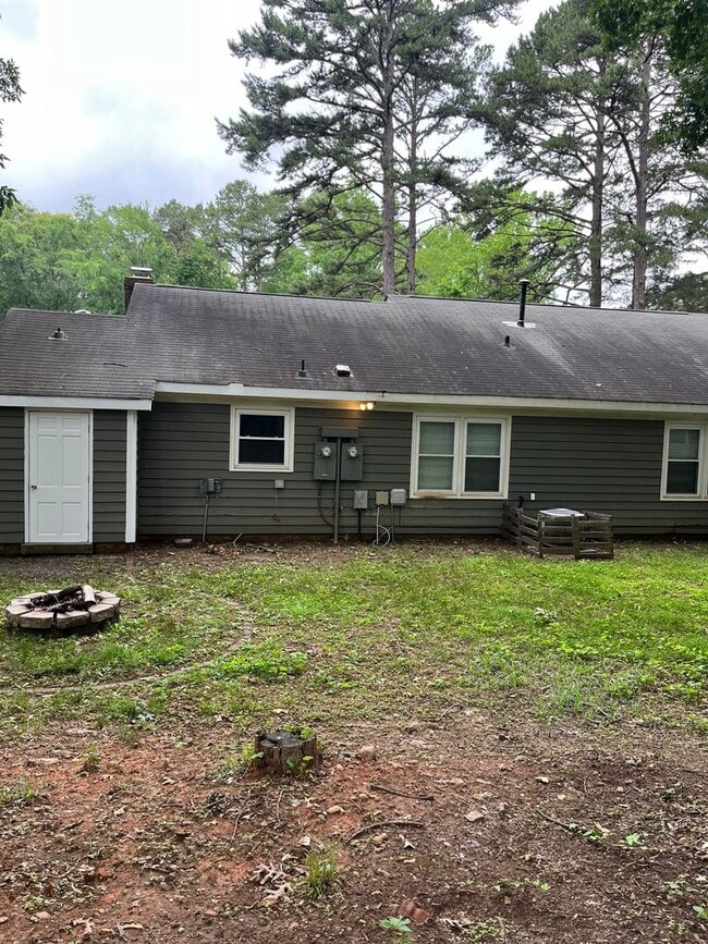 Building Photo - Lovely Two Bedroom in Charlotte!