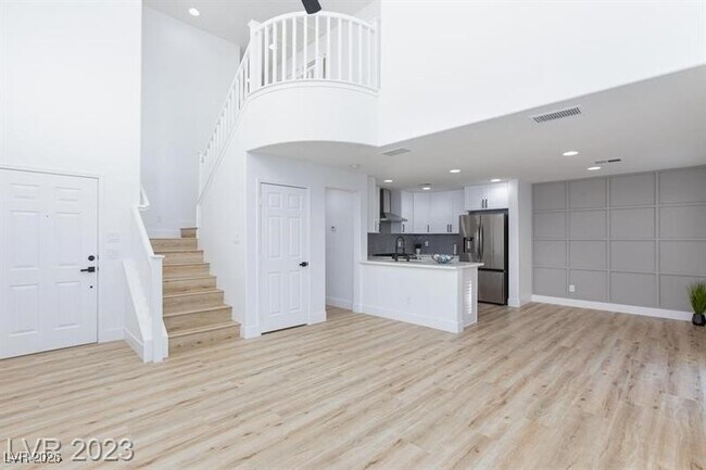 Building Photo - 971 Grand Cerritos Ave