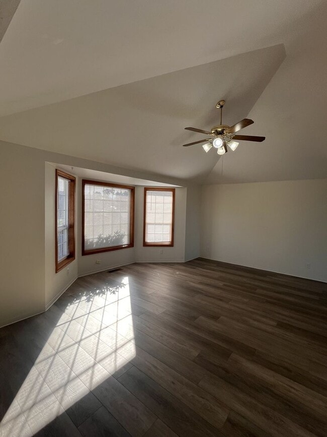 Building Photo - 3 Bedroom 2 Bath Single Family Home