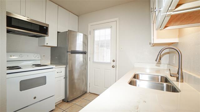 Building Photo - 5638 Marina Dr