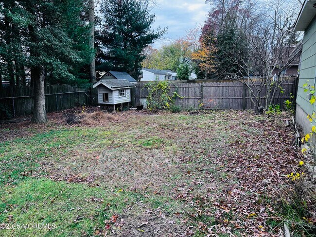 Building Photo - 891 Raleigh Dr