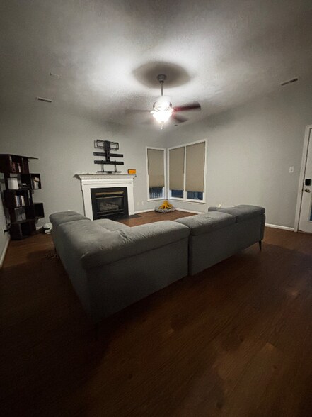 Building Photo - 3613 Elkton Dr