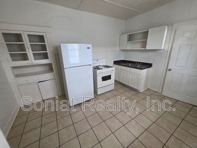 Building Photo - 8625 Nelson St