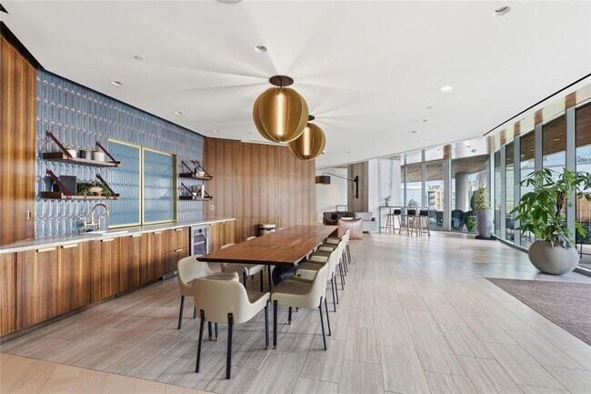 Building Photo - 501 West Ave