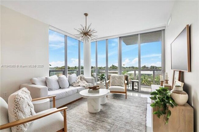 Building Photo - 9940 W Bay Harbor Dr
